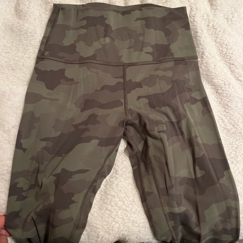 LULULEMON align camo leggings 28”
